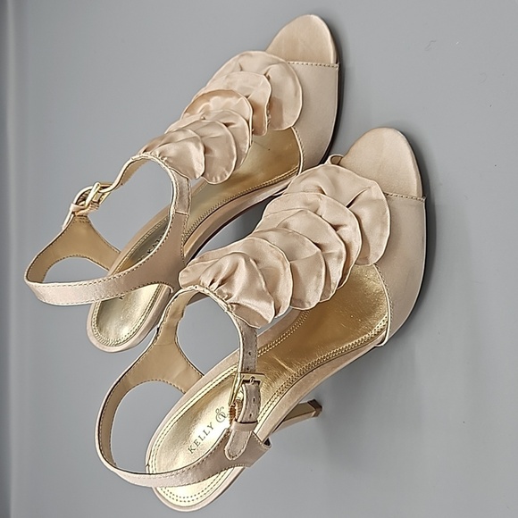 Kelly & Katie Champagne Heeled Dress Sandals Size: 9 - Picture 3 of 8
